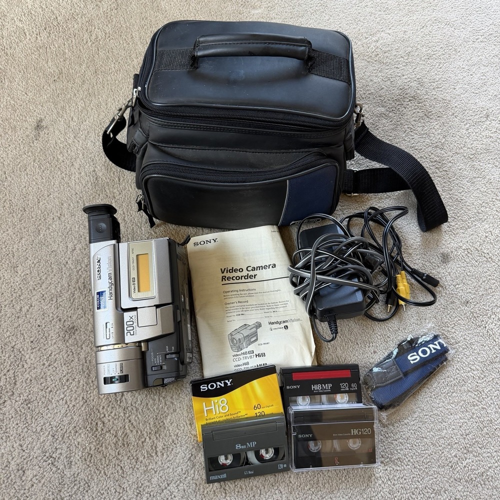 Sony Handycam Vision  8 XR (CCD-TRV37) Camcorder + Carrying Case & Accessories